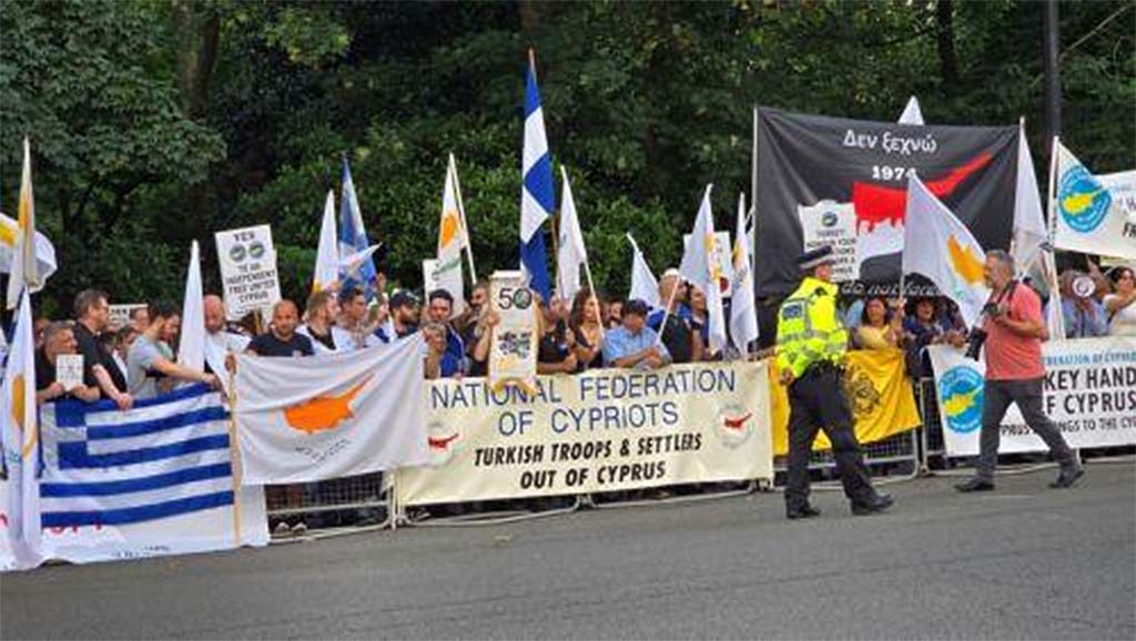 image UK Cypriots protest against invasion