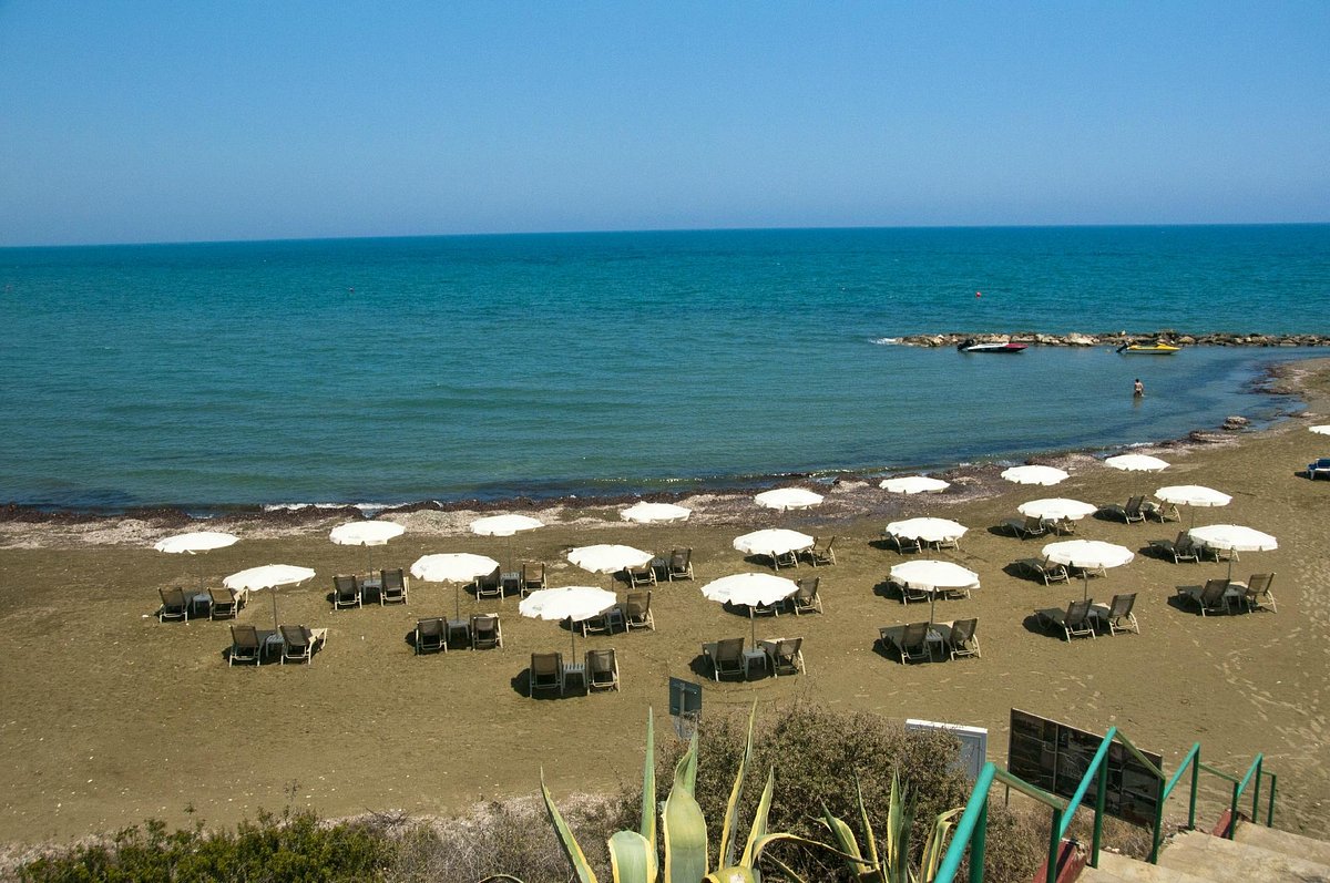 image Pebbles to be put back at Pervolia beach to curb erosion