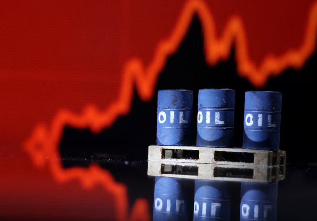 image Oil prices steady as peace prospects and supply risks collide